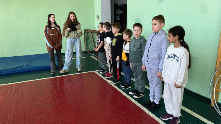 27 марта наши малыши-второклассники, которые будут защищать честь школы в младшей возрастной категории в рамках городской военно-патриотической игры «Зарница».
